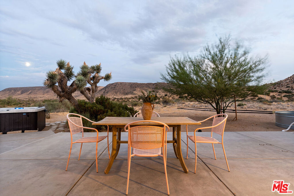 52733 Oak Dr, Pioneertown, CA 92268