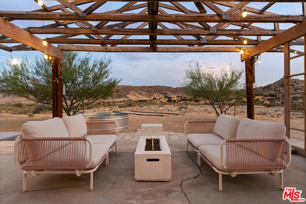 52733 Oak Dr, Pioneertown, CA 92268