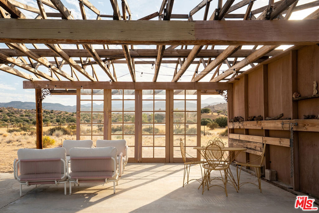 52733 Oak Dr, Pioneertown, CA 92268