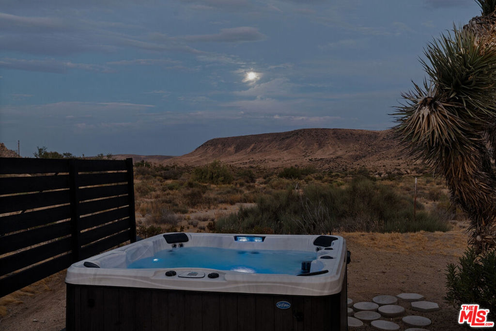 52733 Oak Dr, Pioneertown, CA 92268