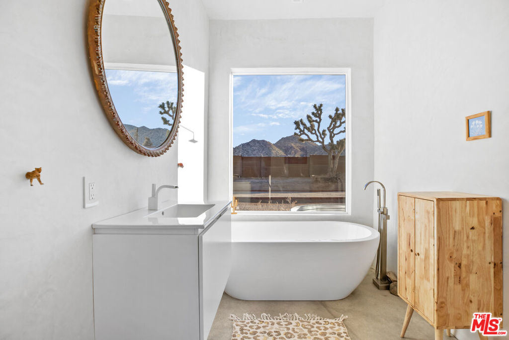 5256 William S Hart Rd, Pioneertown, CA 92268