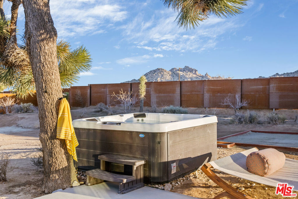 5256 William S Hart Rd, Pioneertown, CA 92268
