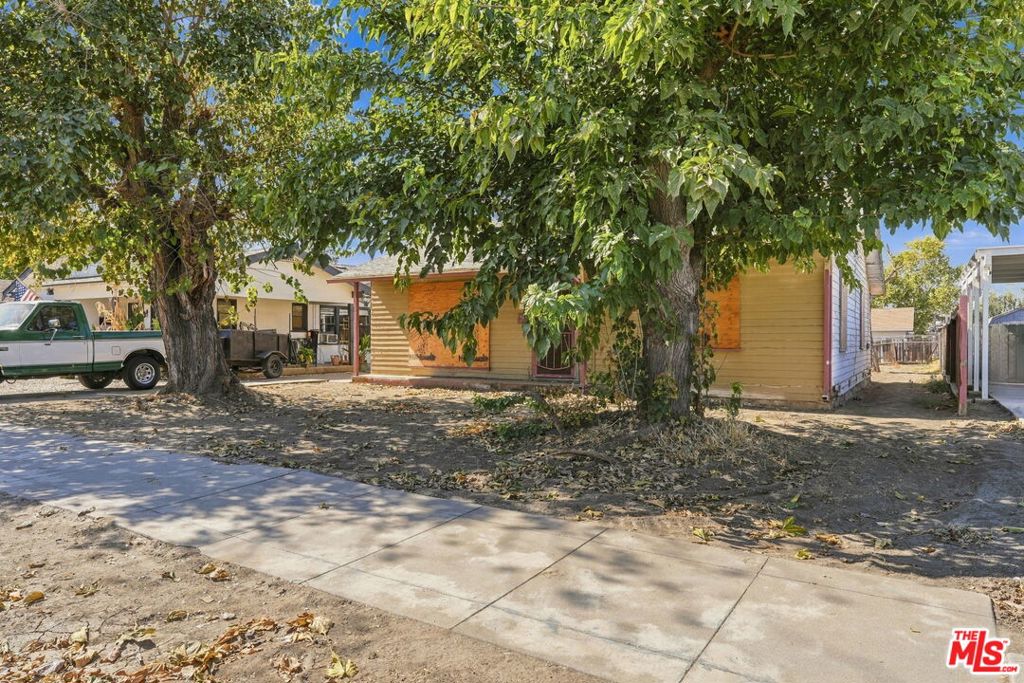 528 S D St, Exeter, CA 93221