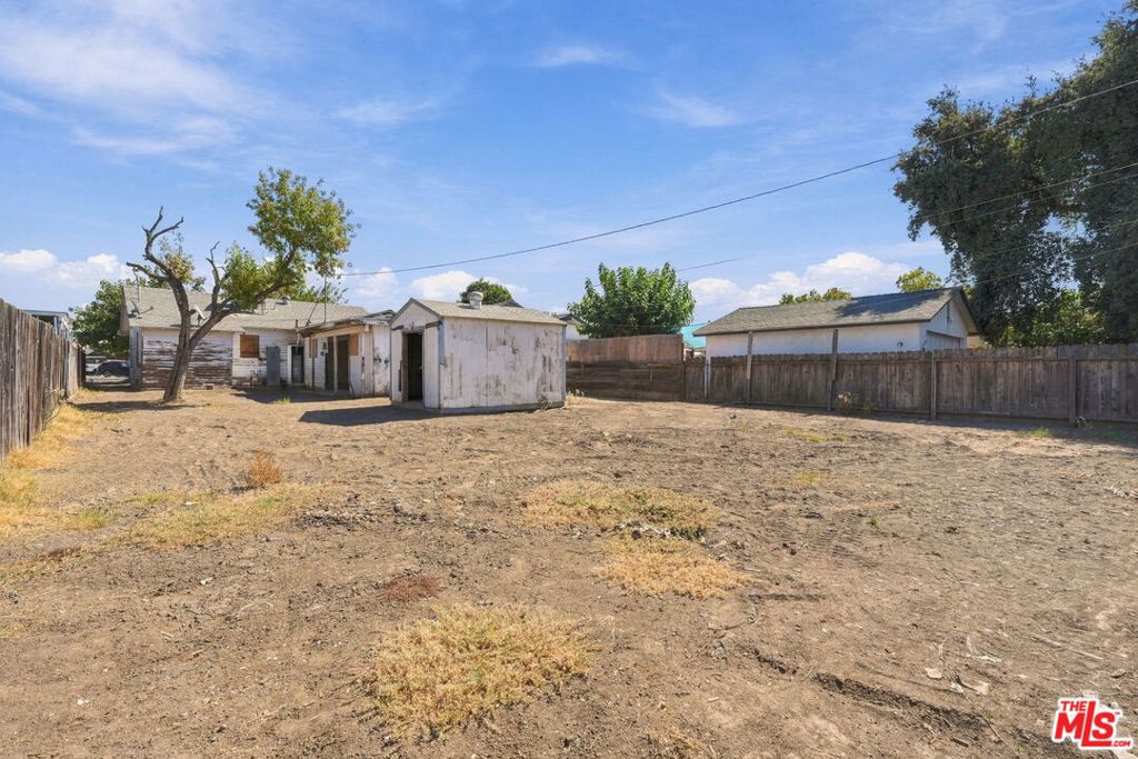 528 S D St, Exeter, CA 93221