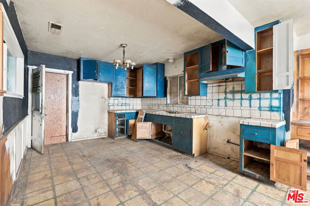 528 S D St, Exeter, CA 93221