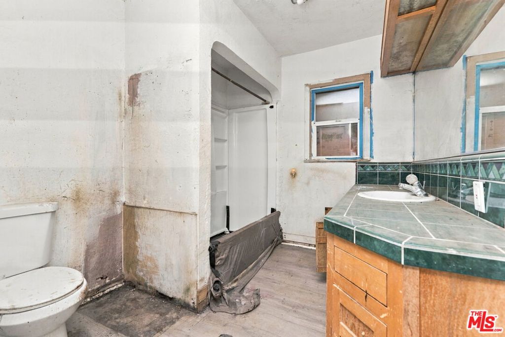528 S D St, Exeter, CA 93221