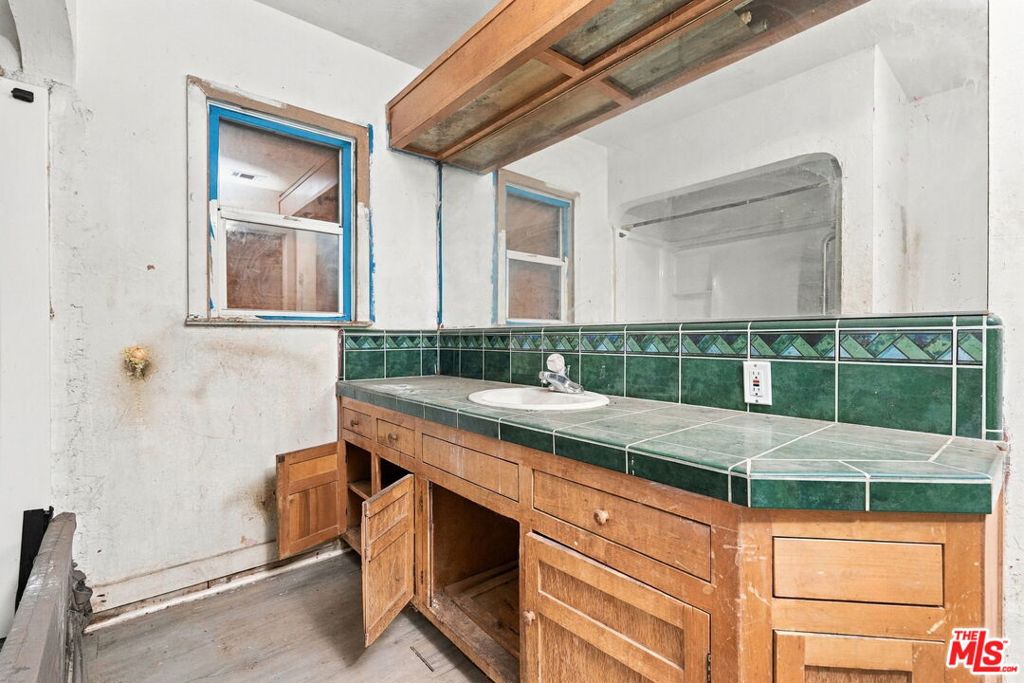 528 S D St, Exeter, CA 93221