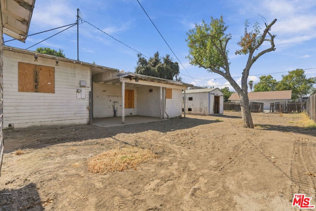 528 S D St, Exeter, CA 93221