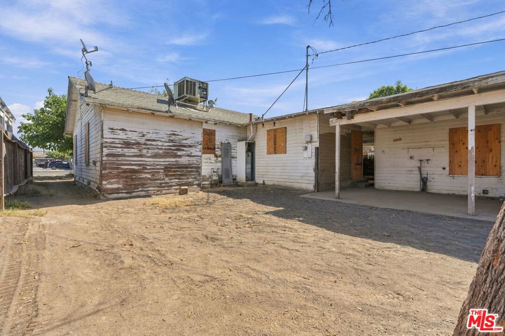 528 S D St, Exeter, CA 93221