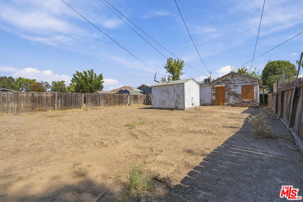 528 S D St, Exeter, CA 93221
