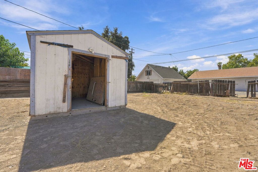 528 S D St, Exeter, CA 93221