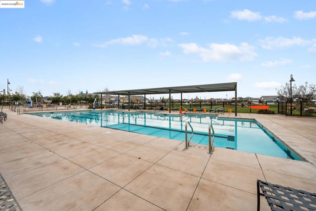 1052 Camborne Dr, Manteca, CA 95336