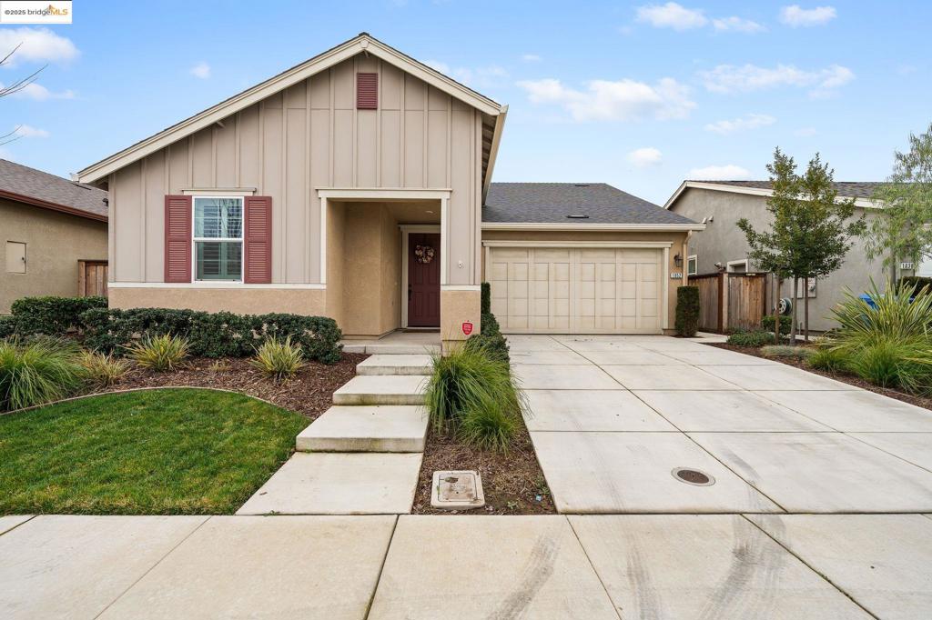 1052 Camborne Dr, Manteca, CA 95336