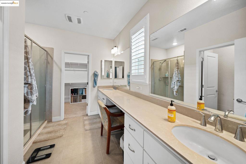 1052 Camborne Dr, Manteca, CA 95336