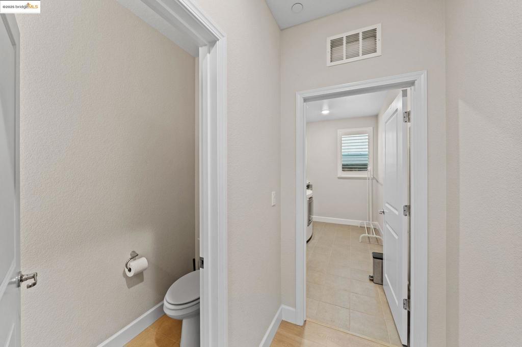 1052 Camborne Dr, Manteca, CA 95336