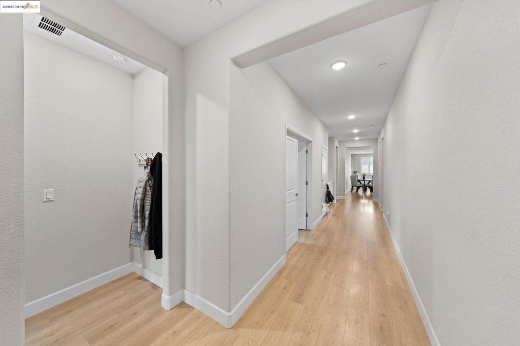 1052 Camborne Dr, Manteca, CA 95336