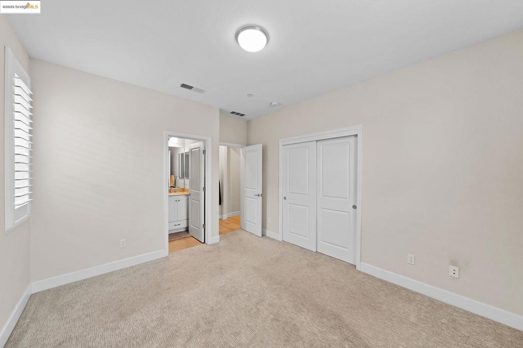 1052 Camborne Dr, Manteca, CA 95336