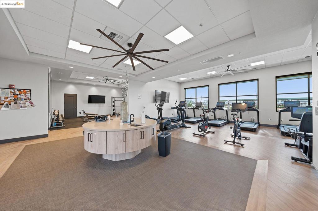 1052 Camborne Dr, Manteca, CA 95336