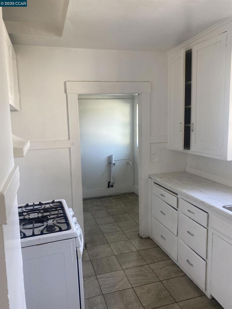 4583 E Tulare, Fresno, CA 93702