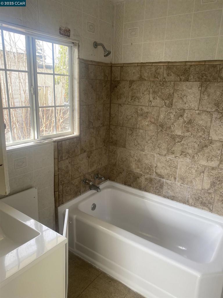 4583 E Tulare, Fresno, CA 93702