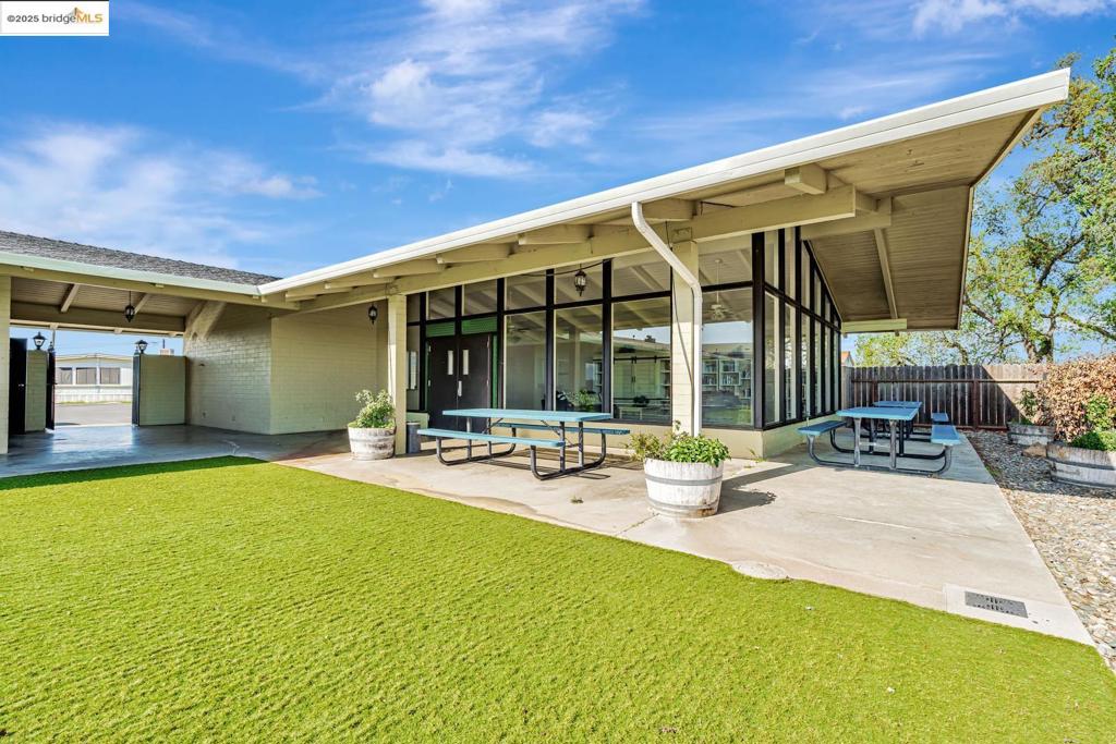 8200 Jantzen RD, Modesto, CA 95357