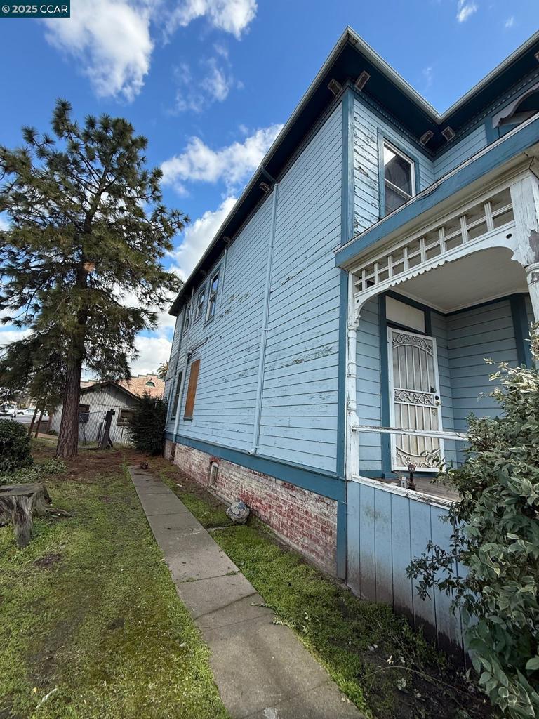 151 S 3Rd Ave, Oakdale, CA 95361