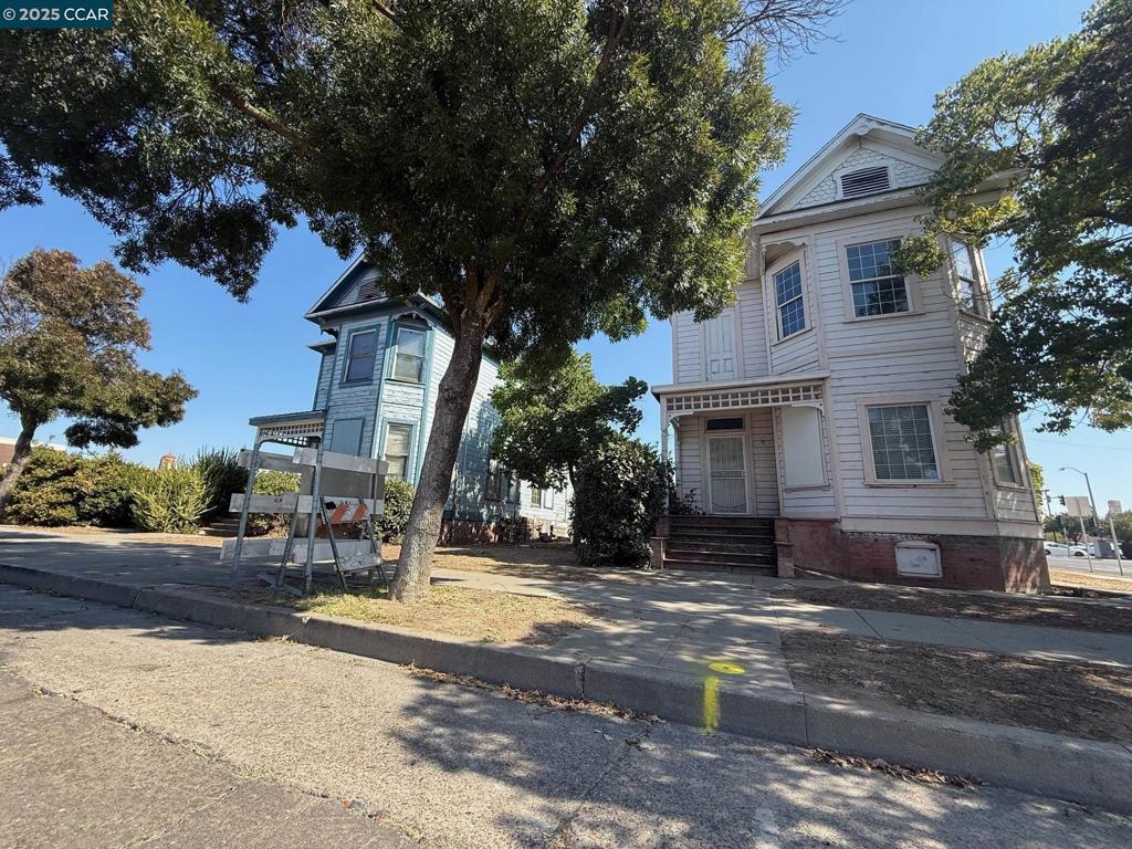 151 S 3rd Ave, Oakdale, CA 95361