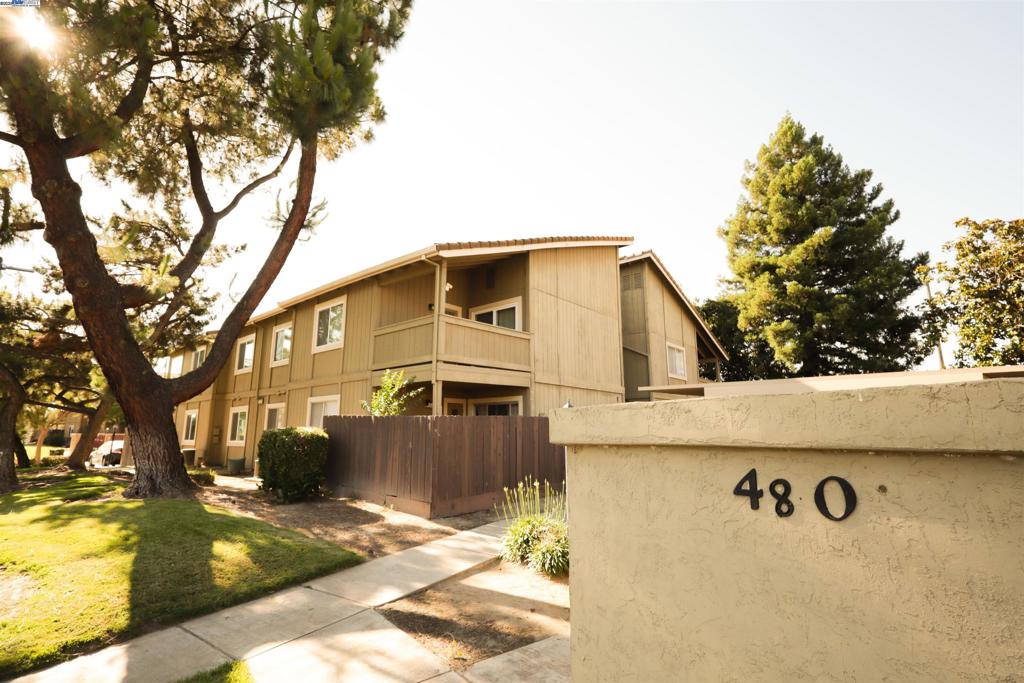 480 Cherry Ln #E, Manteca, CA 95337