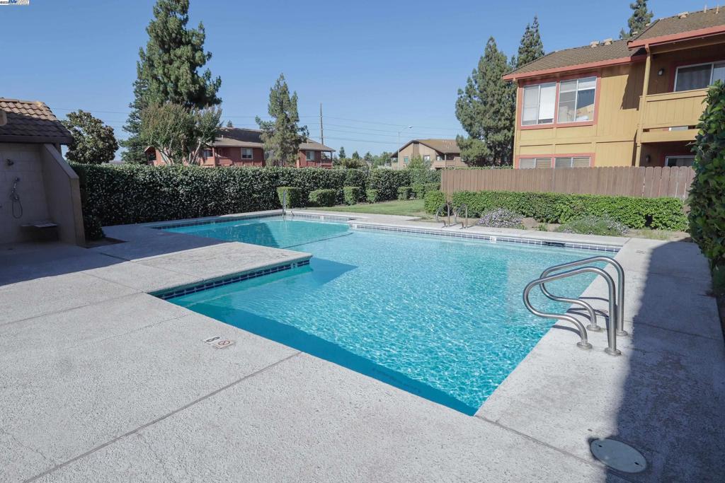 480 Cherry Ln #E, Manteca, CA 95337