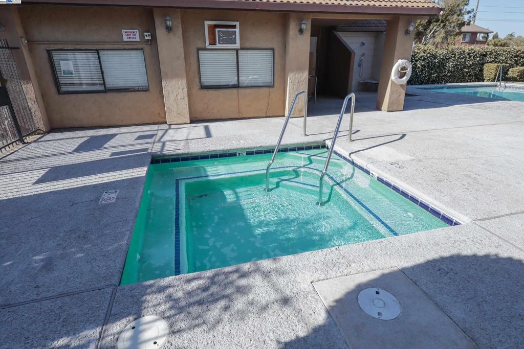 480 Cherry Ln #E, Manteca, CA 95337