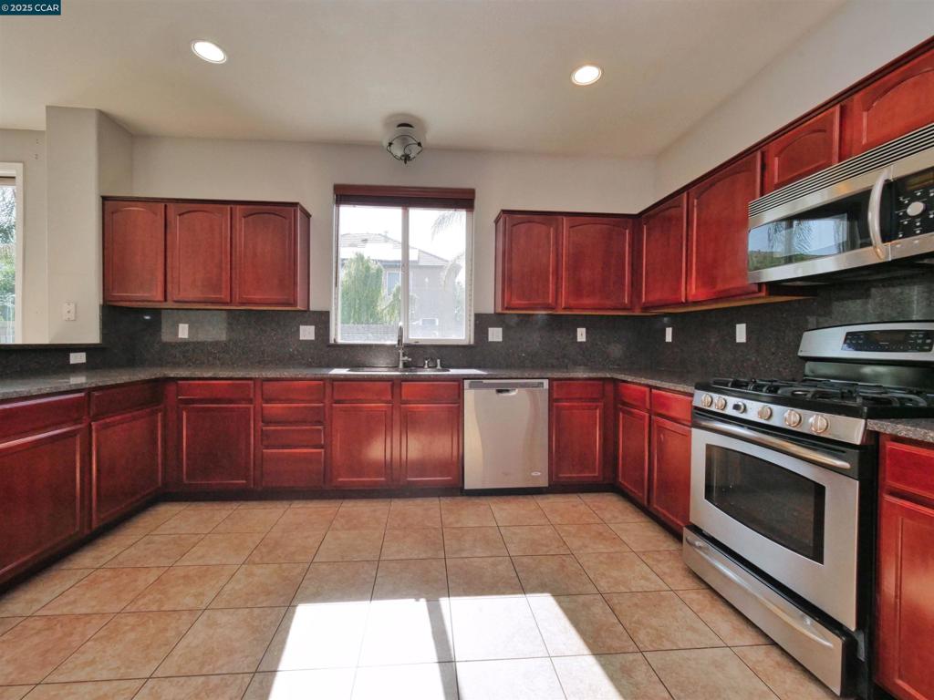 2035 Pasado Avenue, Manteca, CA 95336-7070