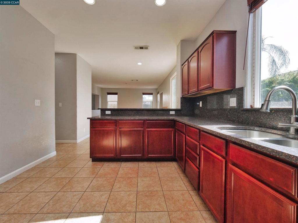 2035 Pasado Avenue, Manteca, CA 95336-7070