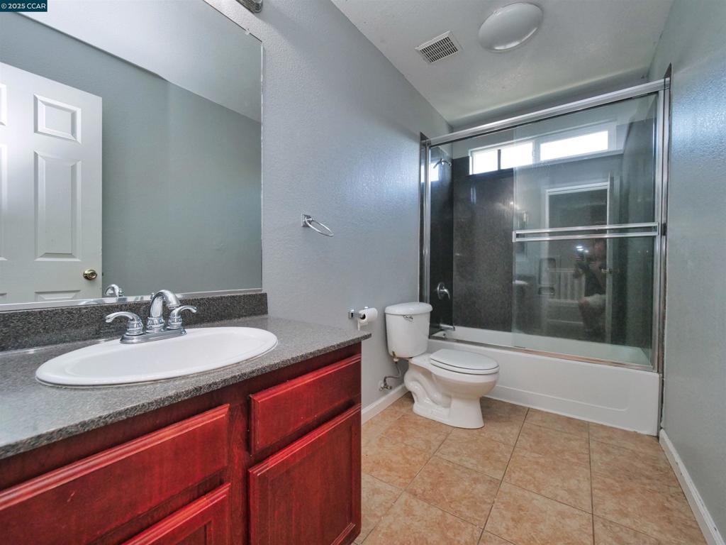 2035 Pasado Avenue, Manteca, CA 95336-7070