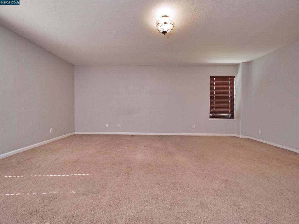 2035 Pasado Avenue, Manteca, CA 95336-7070