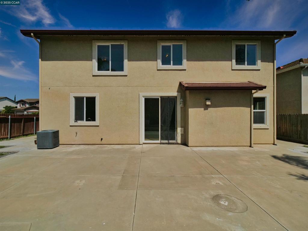 2035 Pasado Avenue, Manteca, CA 95336-7070