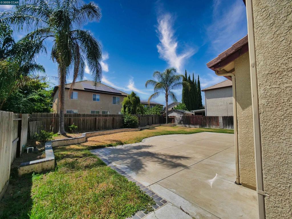 2035 Pasado Avenue, Manteca, CA 95336-7070