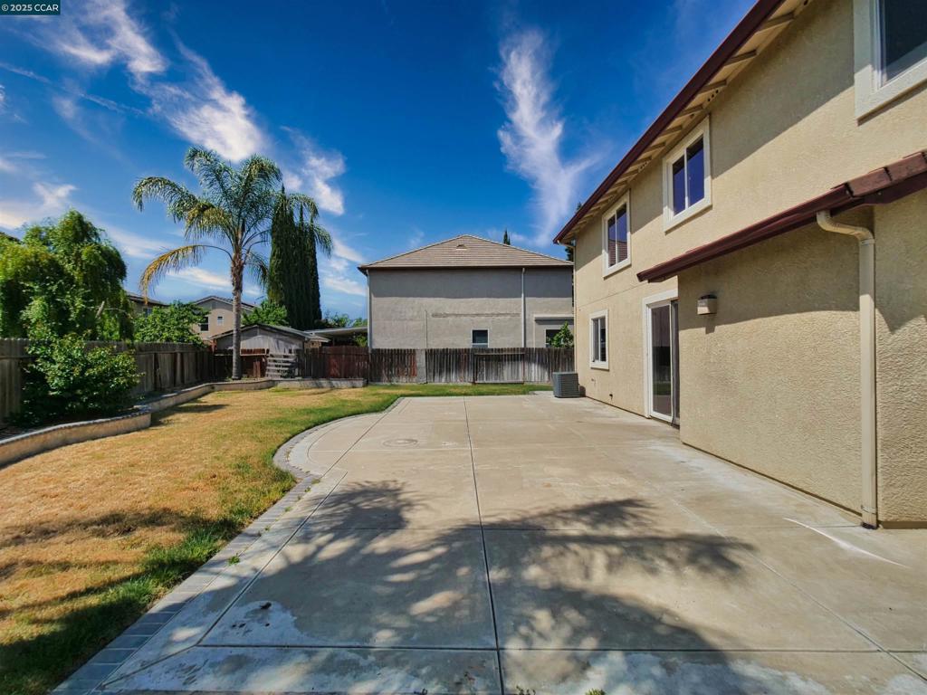 2035 Pasado Avenue, Manteca, CA 95336-7070