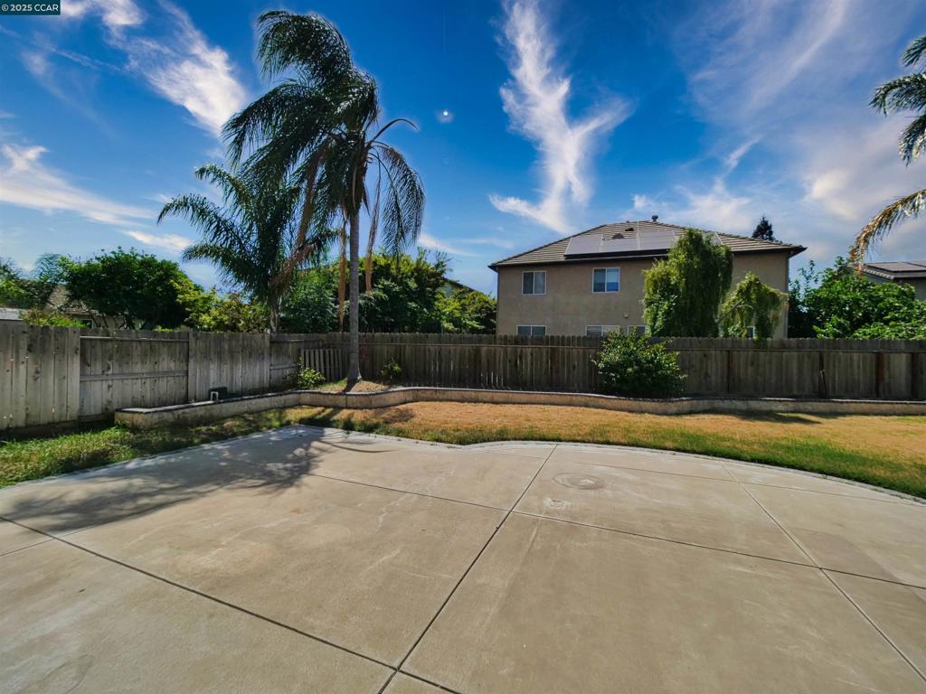 2035 Pasado Avenue, Manteca, CA 95336-7070