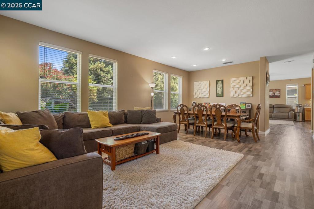 1117 Van Gogh Lane, Patterson, CA 95363