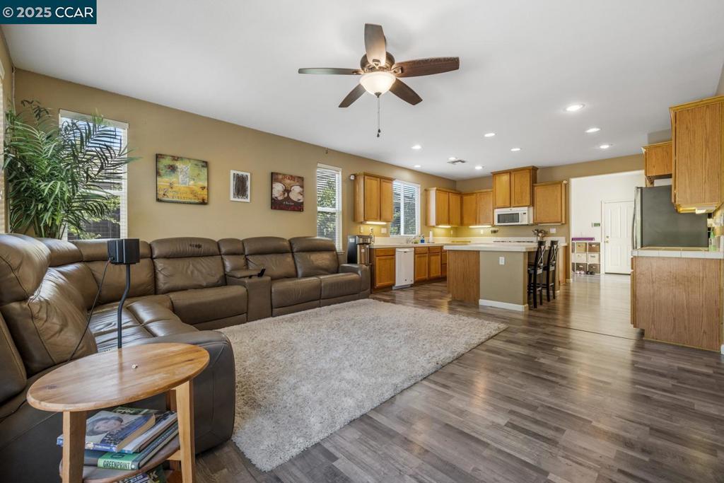 1117 Van Gogh Lane, Patterson, CA 95363