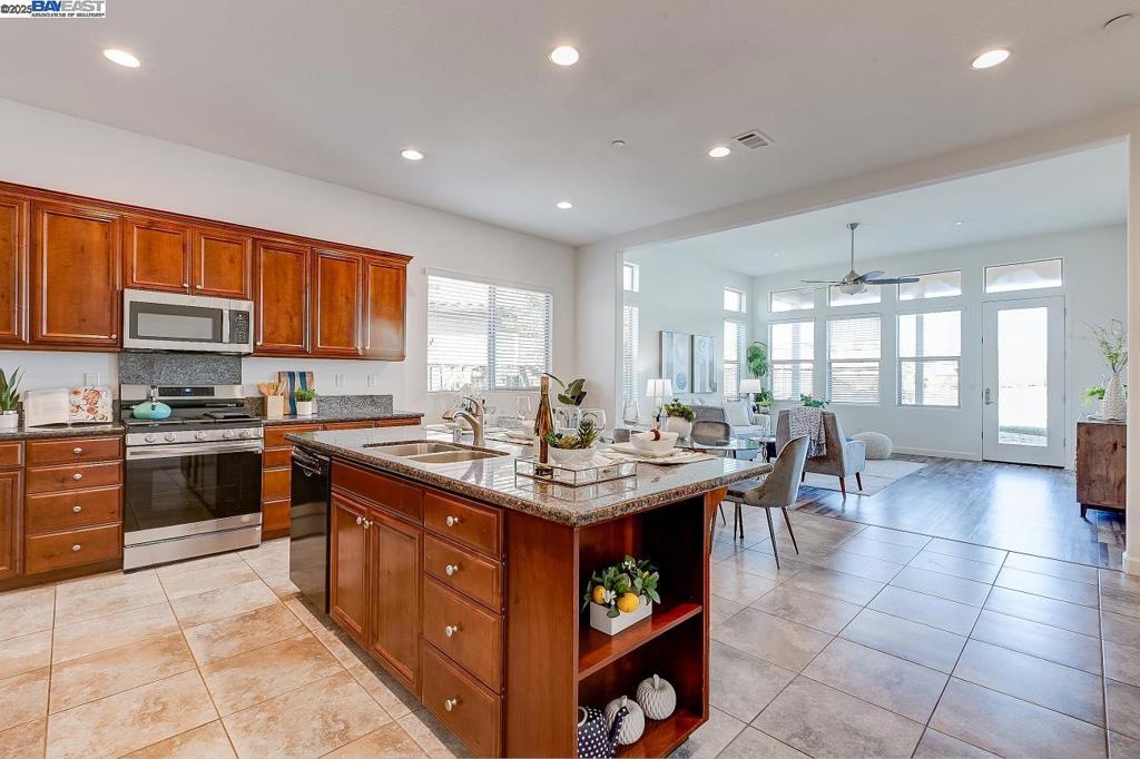 1440 Riva Trigoso Dr, Manteca, CA 95337