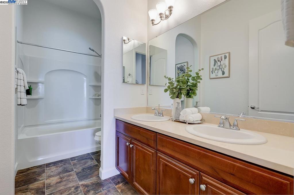 1440 Riva Trigoso Dr, Manteca, CA 95337