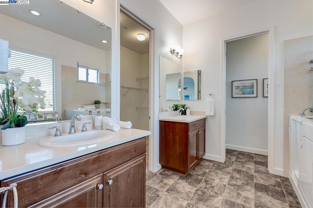 1440 Riva Trigoso Dr, Manteca, CA 95337