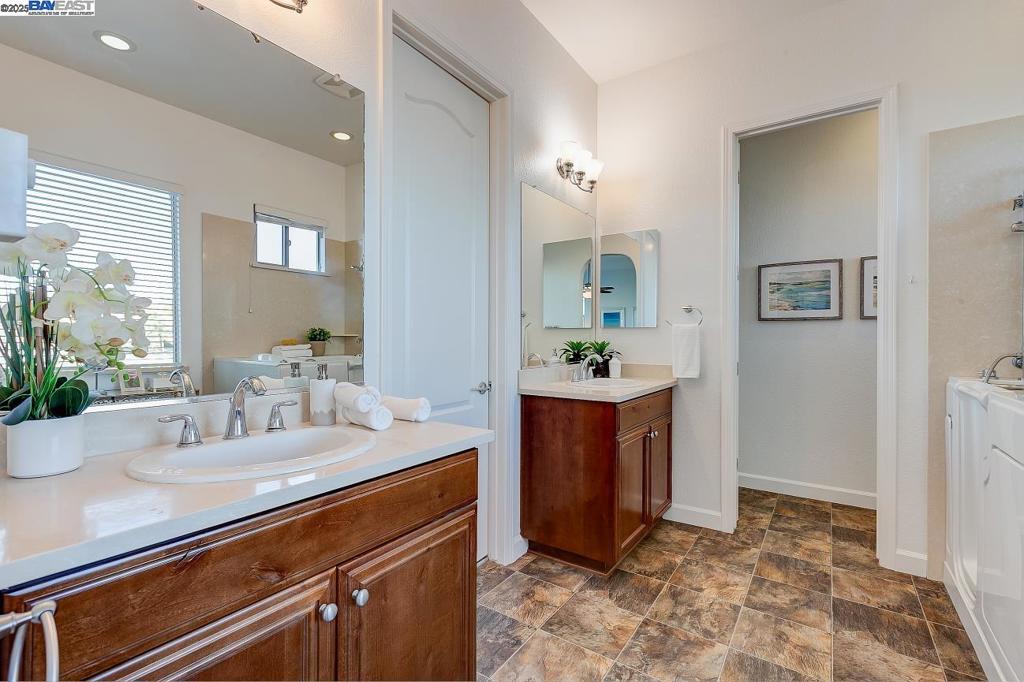 1440 Riva Trigoso Dr, Manteca, CA 95337