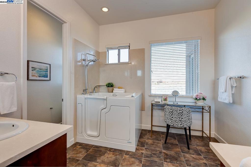 1440 Riva Trigoso Dr, Manteca, CA 95337