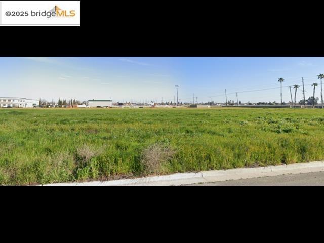 1279 Montclaire Dr, Ceres, CA 95307