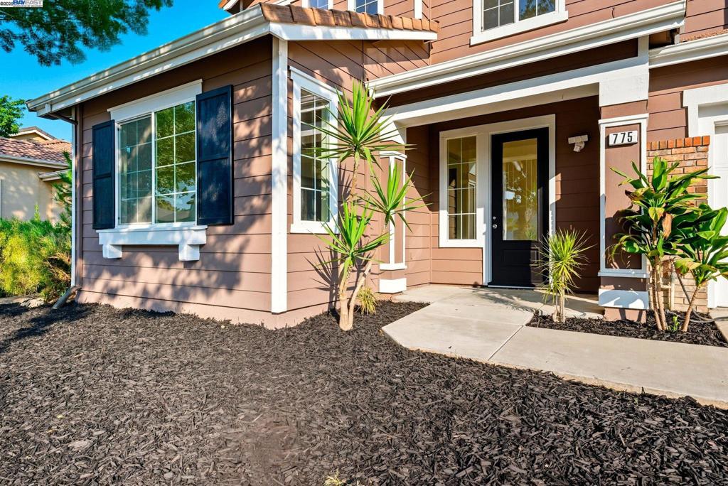 775 Sweetwood Ln, Patterson, CA 95363