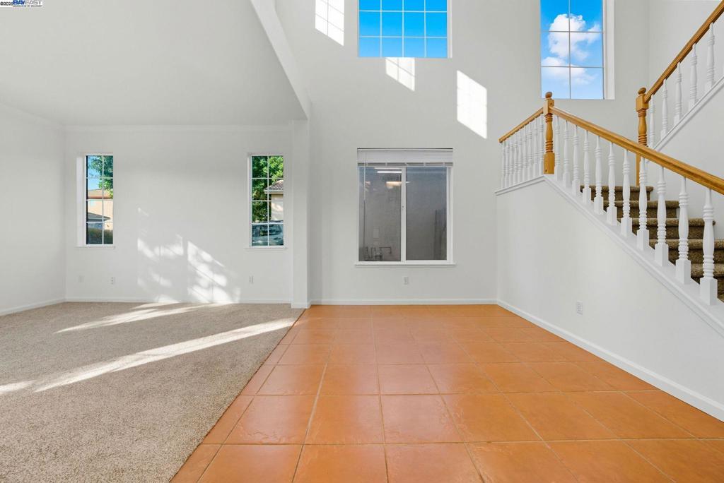 775 Sweetwood Ln, Patterson, CA 95363