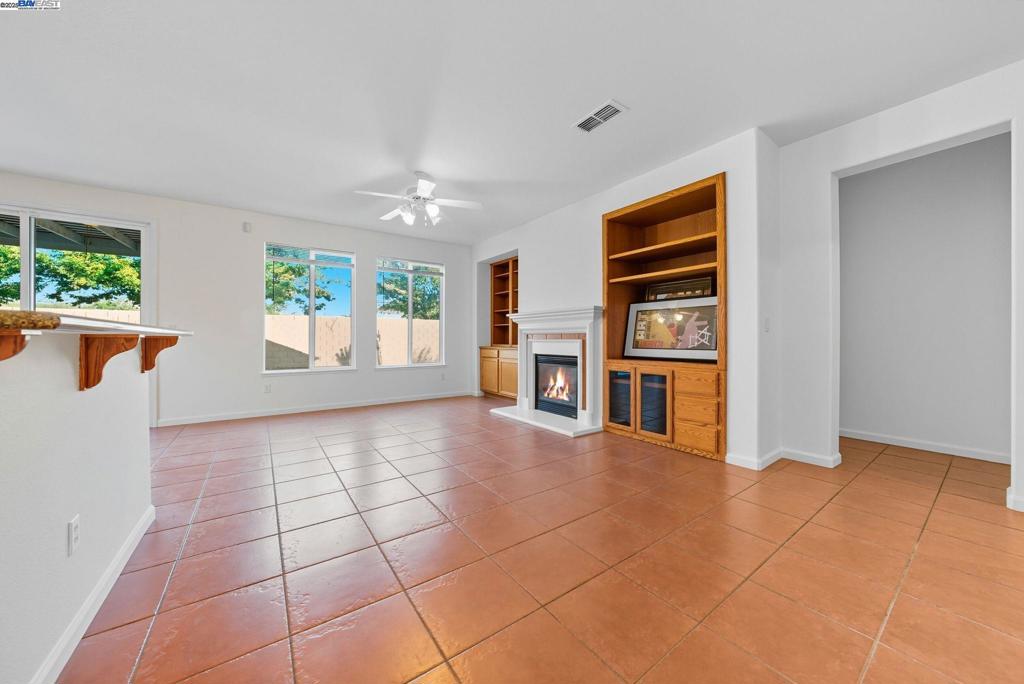 775 Sweetwood Ln, Patterson, CA 95363