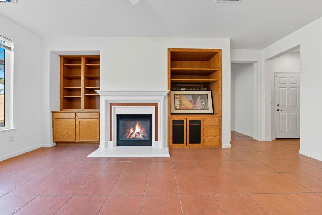 775 Sweetwood Ln, Patterson, CA 95363